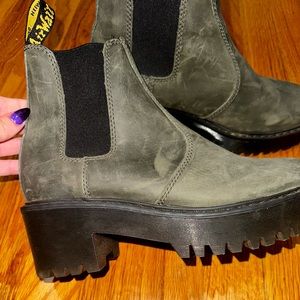 Dr marten Platform Chelsea Boot- olive green